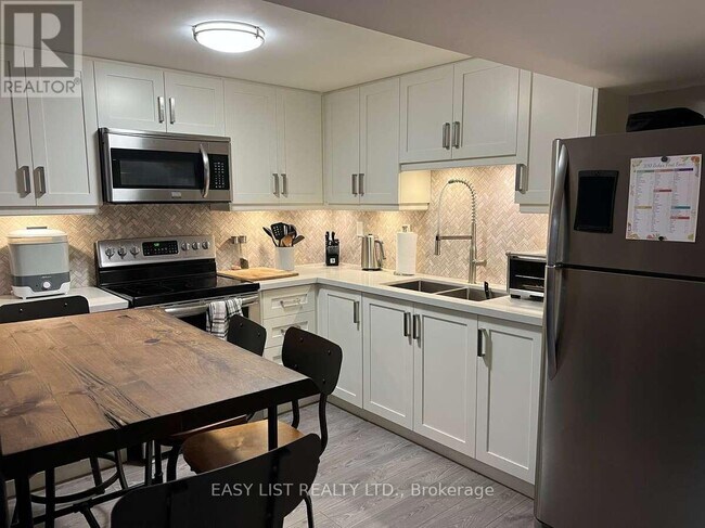 Photo du bâtiment - 23 Goodwood Ave