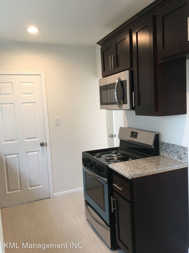 Building Photo - 839 N El Molino Ave