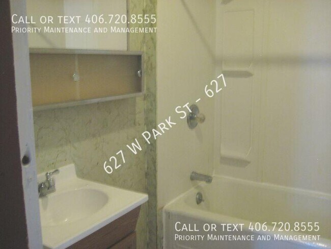 Building Photo - Extra Large One Bedroom Apartment in Uptow...