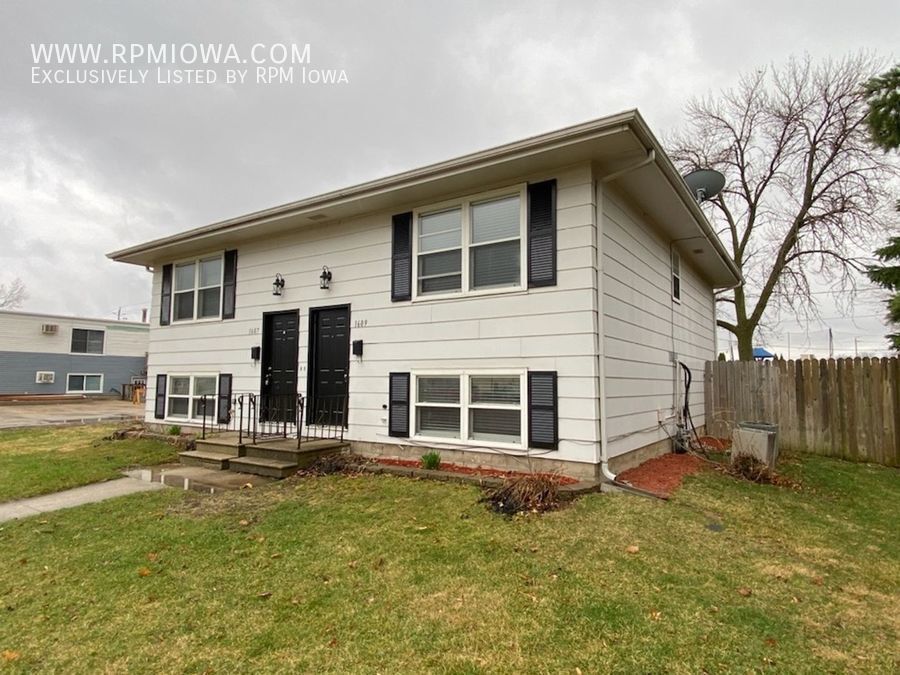 Primary Photo - NEWLY UPDATED!! 3 Bedroom, 1.5 Bath Duplex...