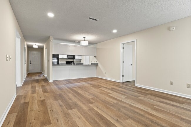 Building Photo - 2107 Hamilton Pl S