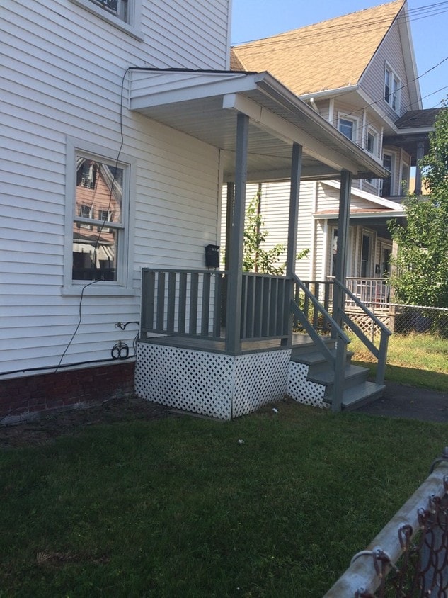 Primary Photo - 70-76 Deforest Ave