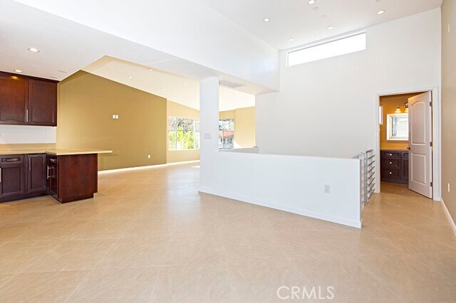 Foto del edificio - 3240 Montrose Ave