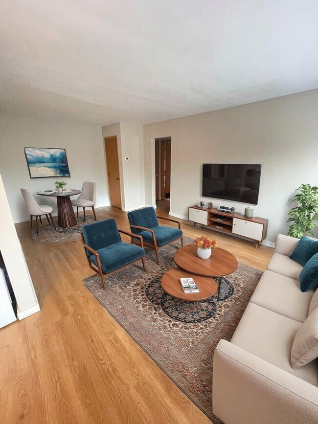 Foto del edificio - Available July! - 1 Bed 1 Bath Apartment