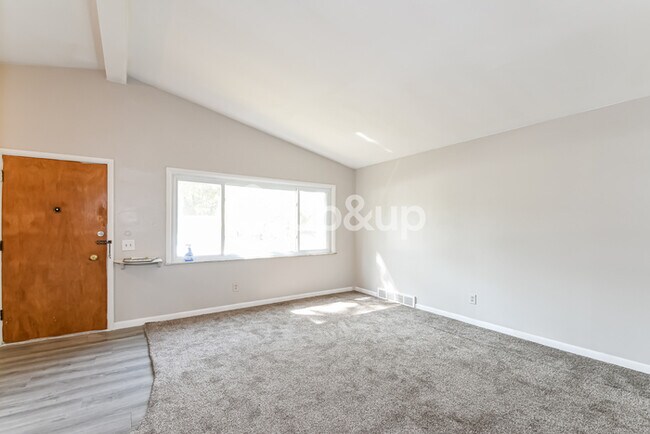 Building Photo - Fantastic 3bd/1.5ba home! Coming soon!