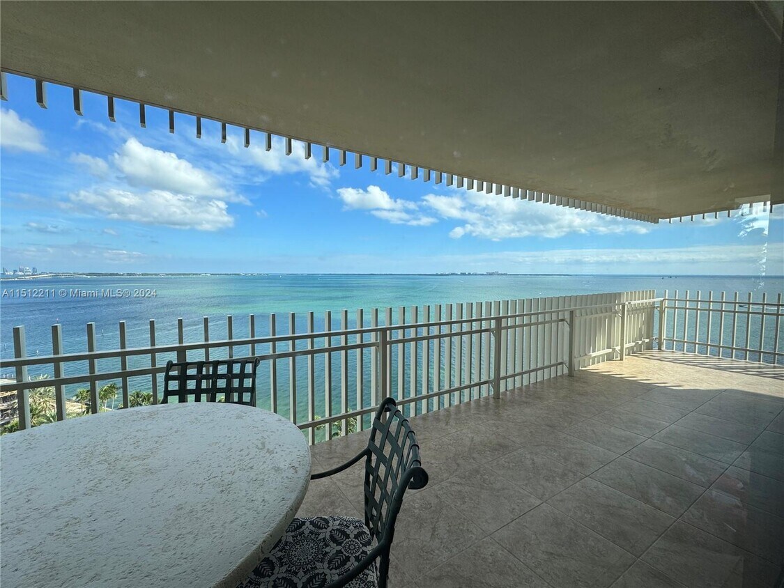 Foto principal - 2 Grove Isle Dr
