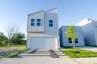 Building Photo - 2832 Mansfield St