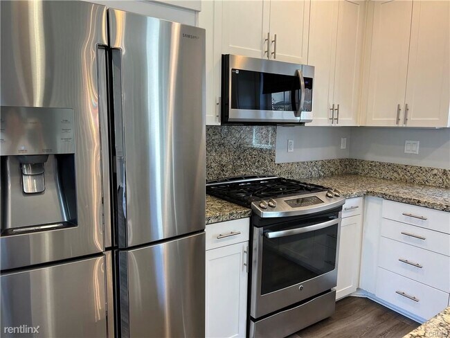 Building Photo - 5 br, 3 bath House - 22740 Meyler St