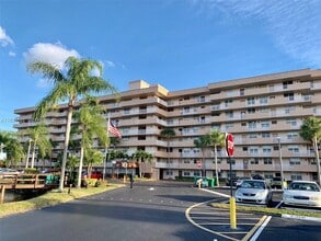 Building Photo - 250 Jacaranda Dr