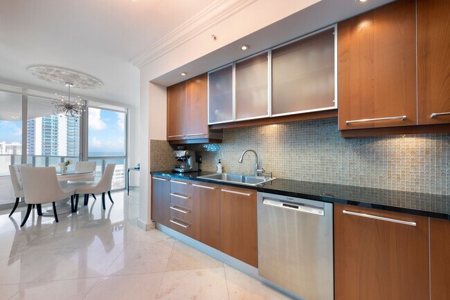Foto del edificio - 3101 S Ocean Dr