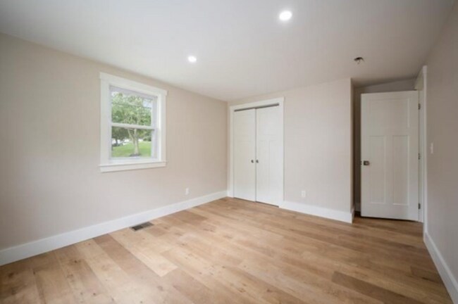 Building Photo - 38 Rhodes Cir