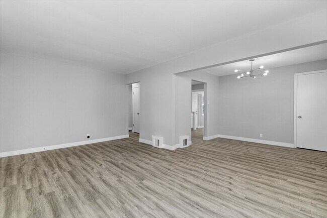 Building Photo - 1122 Roxton Dr