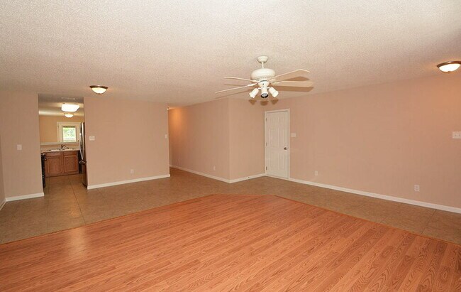 Foto del edificio - 7732 Mistflower Ln