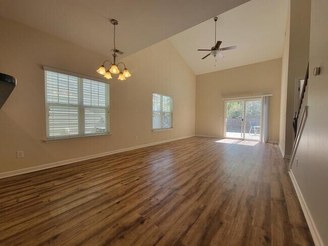 Foto del edificio - 235 Chestnut Oak Ln