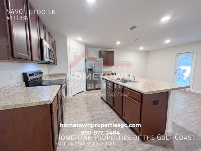 Building Photo - Stunning 4/2 home in Navy Oaks