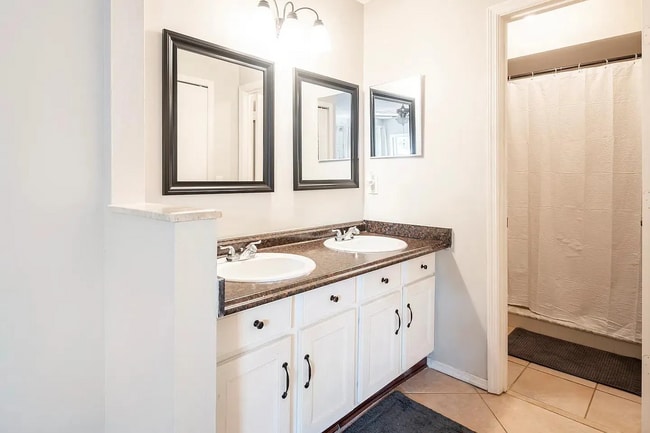 Foto del edificio - 134 Lakepointe Cir