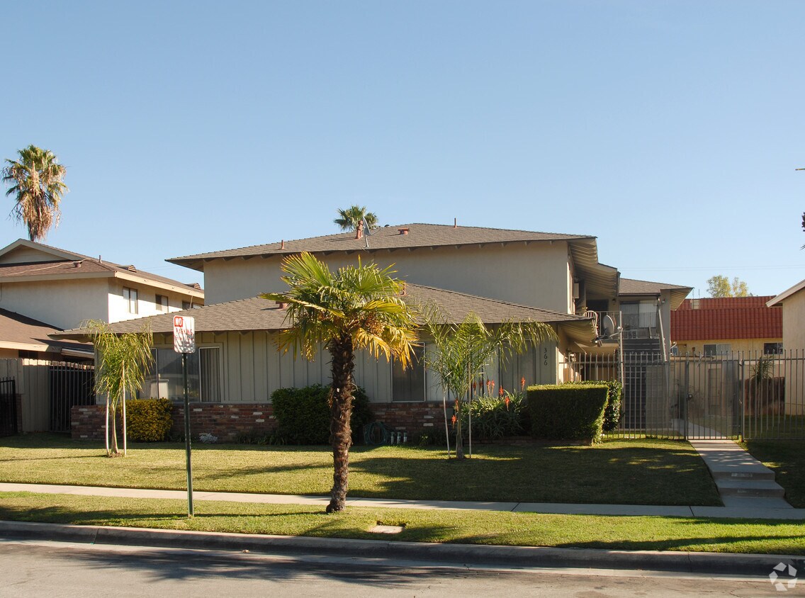Building Photo - 366 N Vecino Dr
