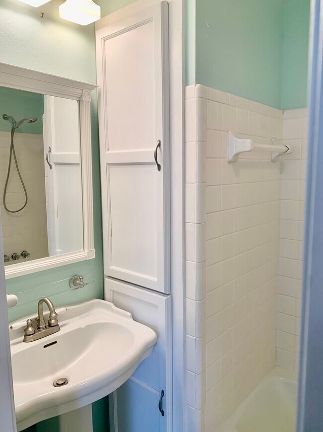 Building Photo - Perkins / Siegen