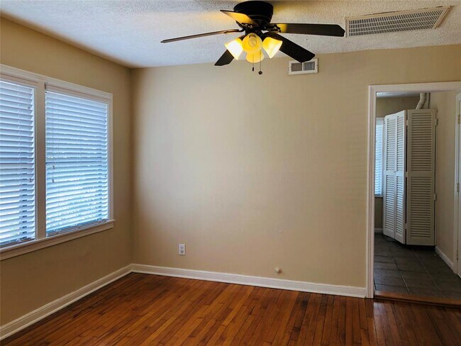 Foto del edificio - 3445 Rosedale St
