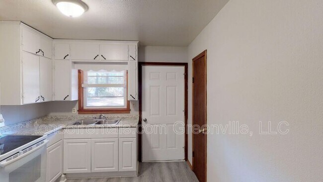 Foto del edificio - 1625 State Rd S-30-31