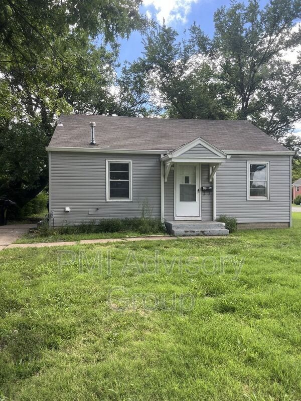 Primary Photo - 2040 SW Medford Ave