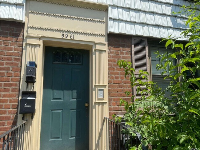 Building Photo - 69-81-81 Park Dr E