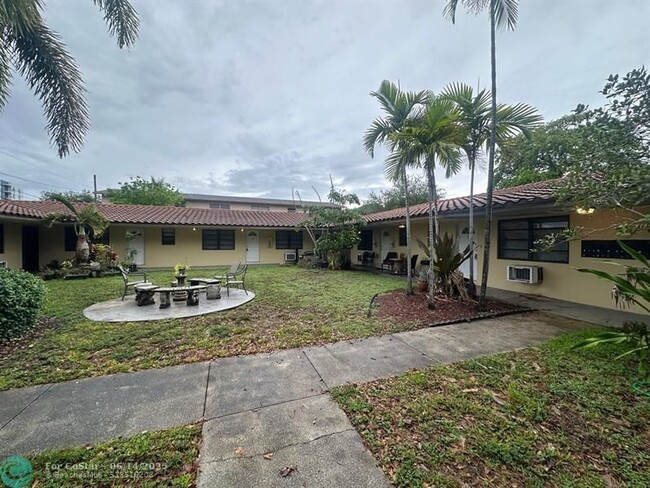 Building Photo - 530 N 20th Ave