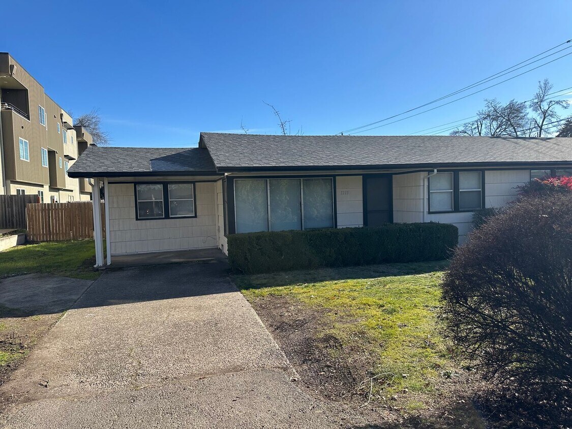 2 bedroom 1 bathroom duplex in Eugene! - 2 bedroom 1 bathroom duplex in Eugene!