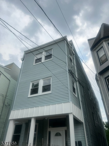Foto del edificio - 146 Johnson Ave