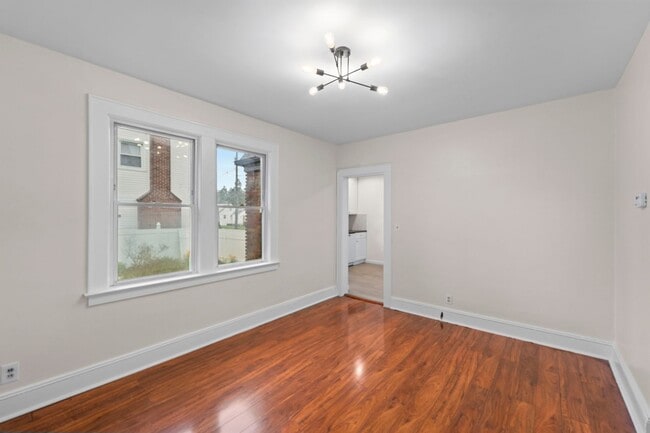Building Photo - 2215 N Wood Ave