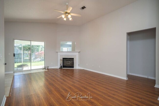 Building Photo - 3020 Desert St