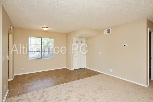 Foto del edificio - 2554 Olive Dr