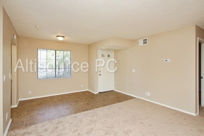 Building Photo - 2554 Olive