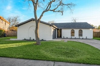 Building Photo - 1207 Whispering Pine Dr