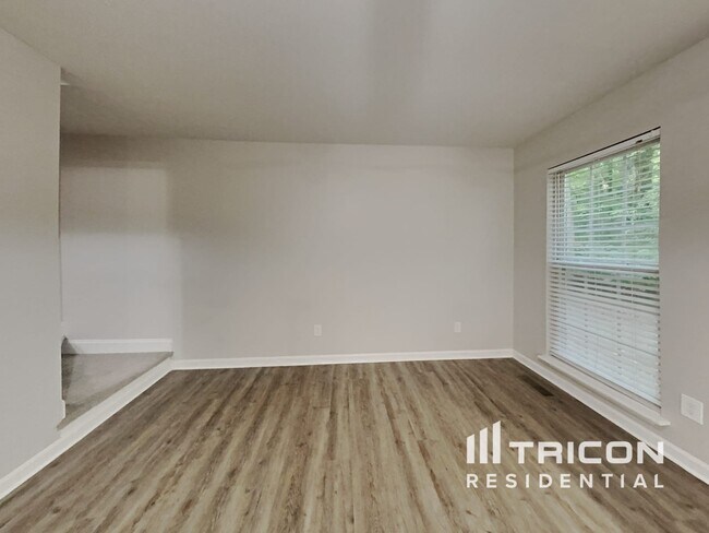 Building Photo - 6927 Linda Lake Drive Charlotte NC