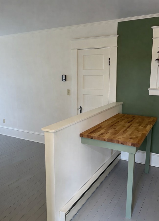 Building Photo - 112-116 EAP