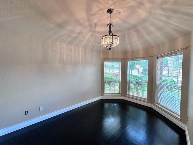 Building Photo - 2 Buena Park Cir