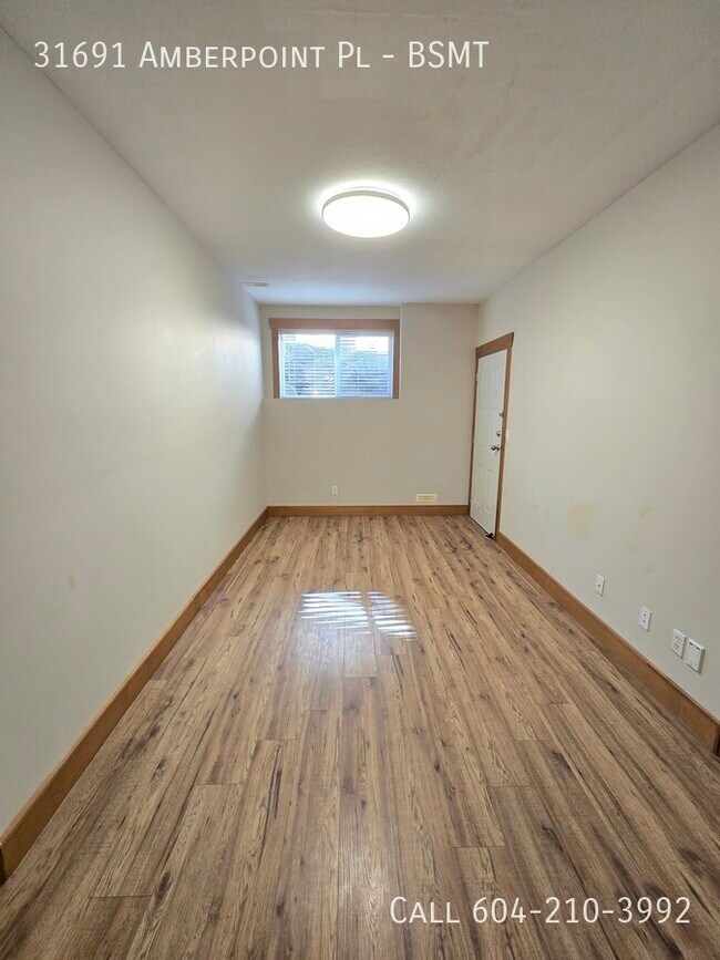Photo du bâtiment - Spacious 2 Bedroom Basement – West Abbotsford