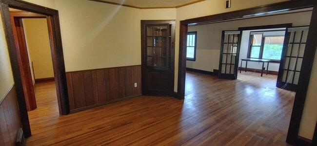 Building Photo - 327 Front Ave