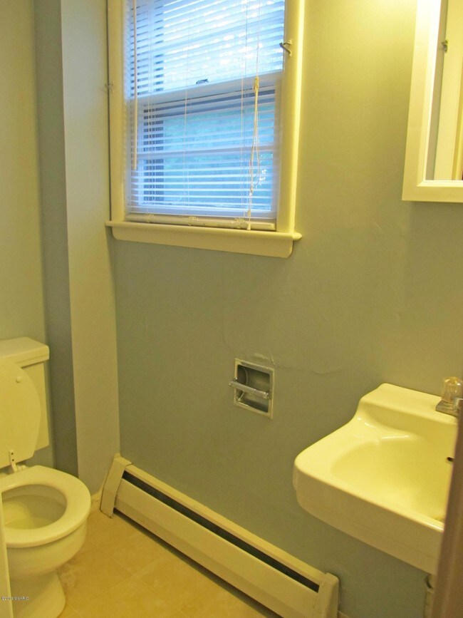 Foto del edificio - 3 bedroom in Kalamazoo MI 49019