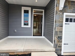 Building Photo - 328 Foxtail Ln