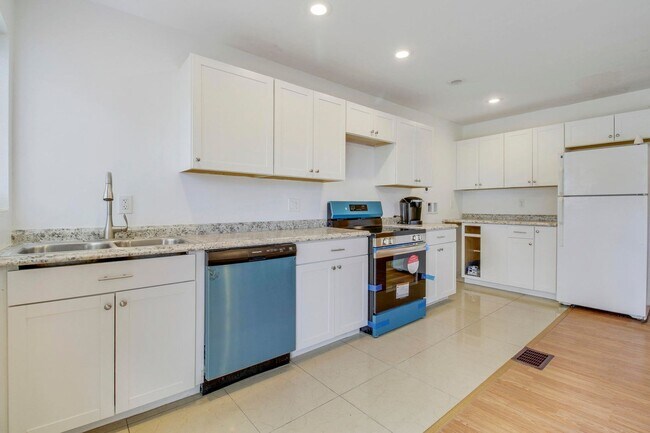Building Photo - 110 N C Street, Lake Worth Beach, FL 33460