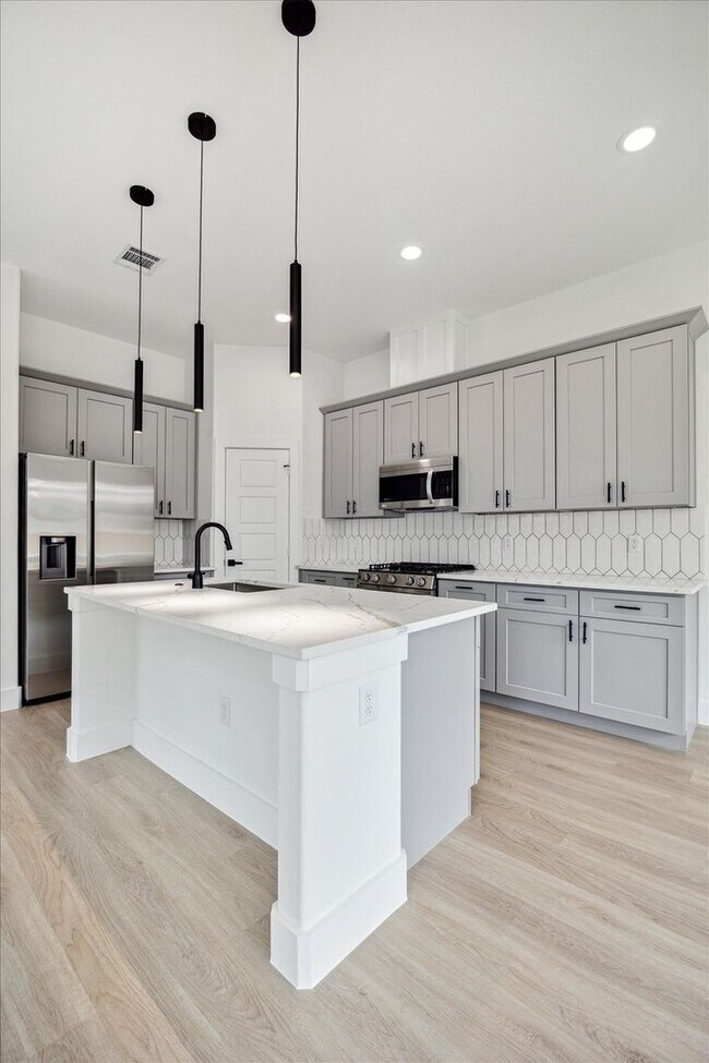 Building Photo - Modern 3 Bed, 2.5 Bath Unit in Houston, TX...