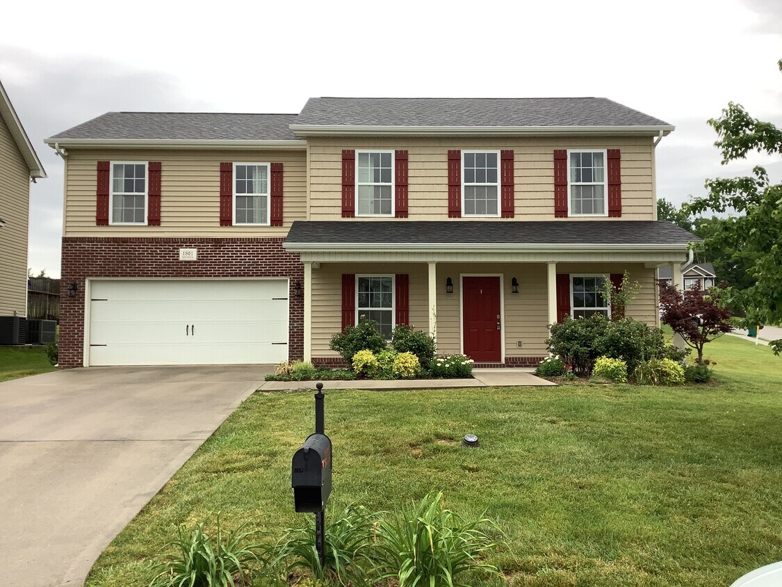 Foto principal - 1801 Point Wood Drive