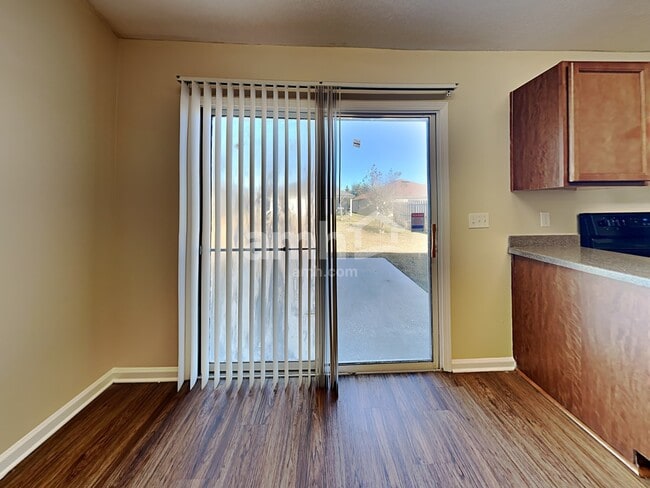 Building Photo - 5723 Village Pond Cir