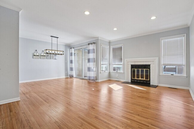 Building Photo - 13 Eton Ct