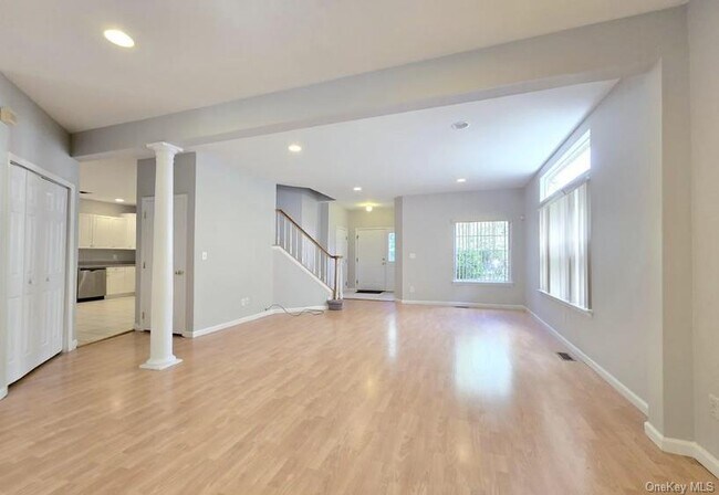 Foto del edificio - 19 Sunflower Ridge Rd