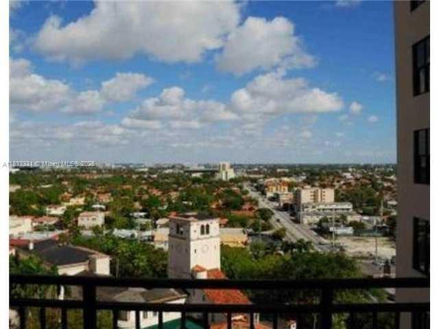 Foto del edificio - 888 Douglas Rd