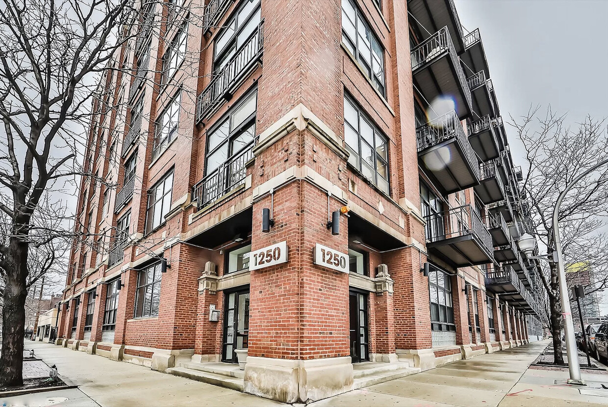 Primary Photo - 1250 W Van Buren St