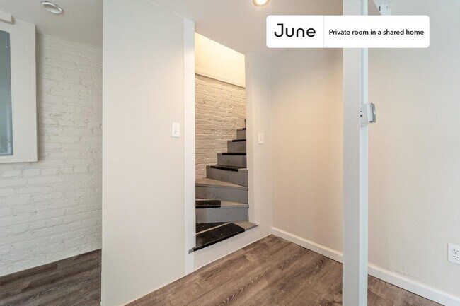 Foto del edificio - Room in Shared 2 bed/1 bath home